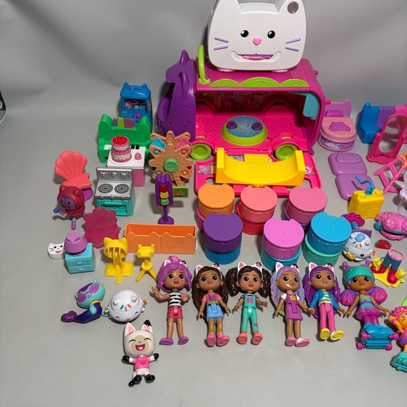 Gabby’s Dollhouse 81 Piece Lot Figures Accessories Playset Toys